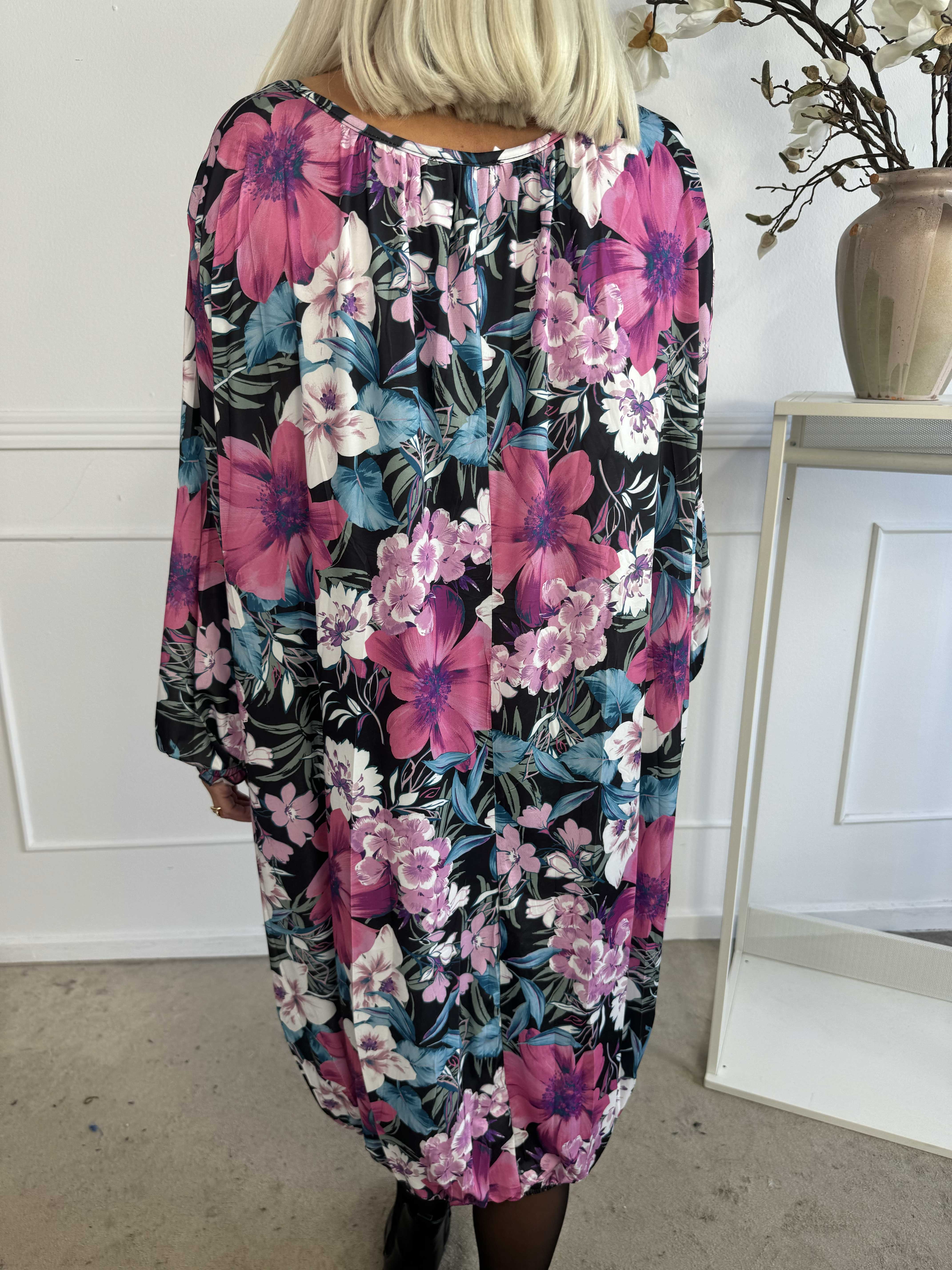 Miracle Floral Dress L/S - Blommig klänning med resår och långa ärmar